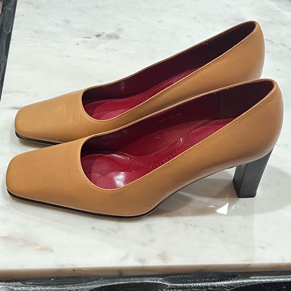 Lauren Ralph Lauren Tan Heels - Picture 4 of 5